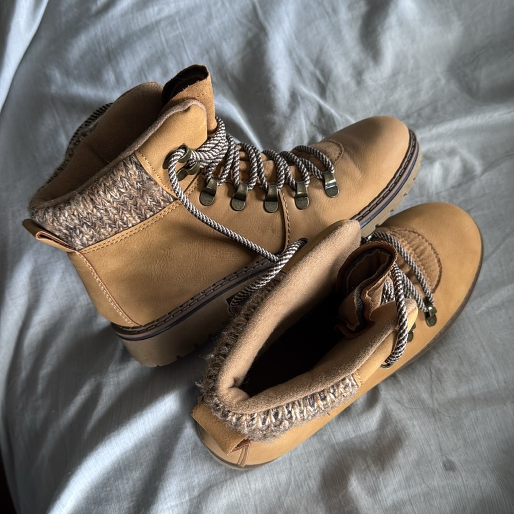 Hiking Boots - Picture 5 of 6